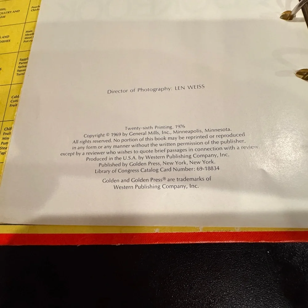 Vintage Betty Crocker's Cookbook twenty sixth printing 1976 5 ring binder book